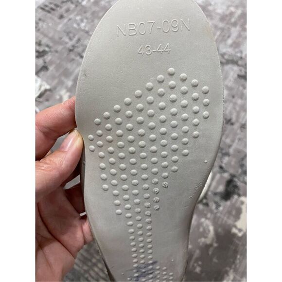 Size 43/44-10 1/2 Louis Vuitton ultra soft leather sneakers with floral detail. - Picture 12 of 15